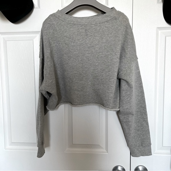 Cropped Sweatshirt 🩶 - Picture 3 of 7